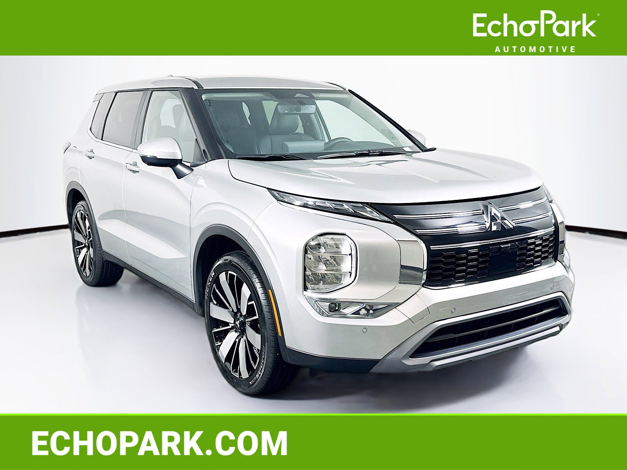 Used 2025 Mitsubishi Outlander SE image 1