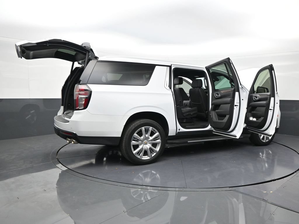 Used 2022 Chevrolet Suburban High Country RWD image 29
