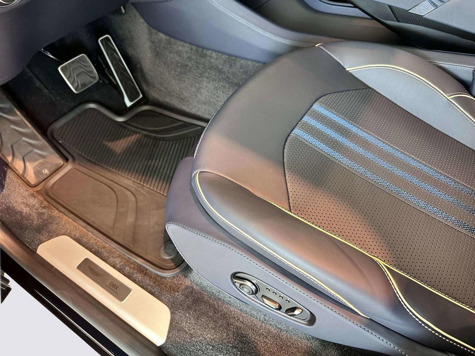 New 2025 Aston Martin DBX 707 image 16