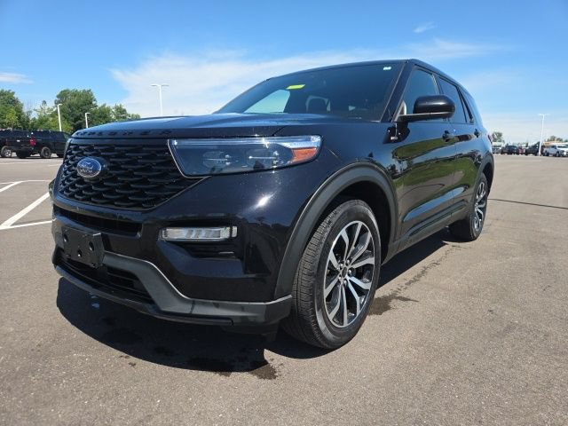 Used 2022 Ford Explorer ST-Line w/ Class IV Trailer Tow Package AWD/4WD image 2