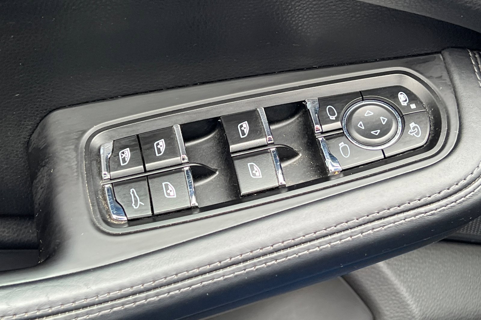 Used 2018 Porsche Macan image 14