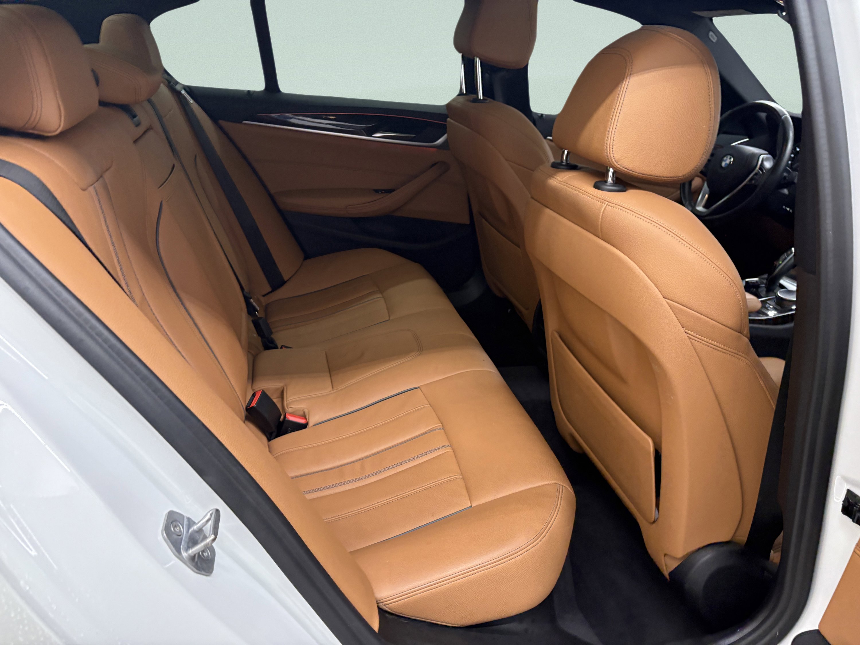 Used 2019 BMW 530e w/ Convenience Package image 28