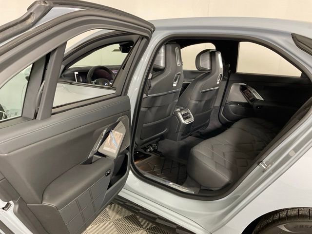 Used 2024 BMW 760i xDrive image 34