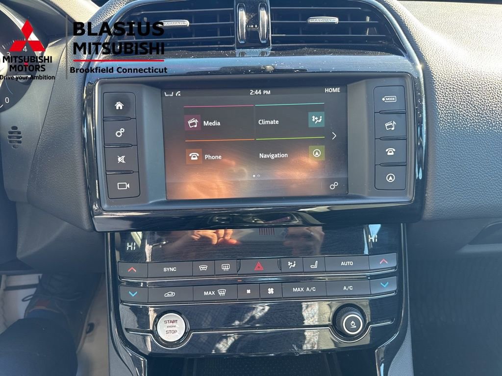 Used 2017 Jaguar XE Premium image 24