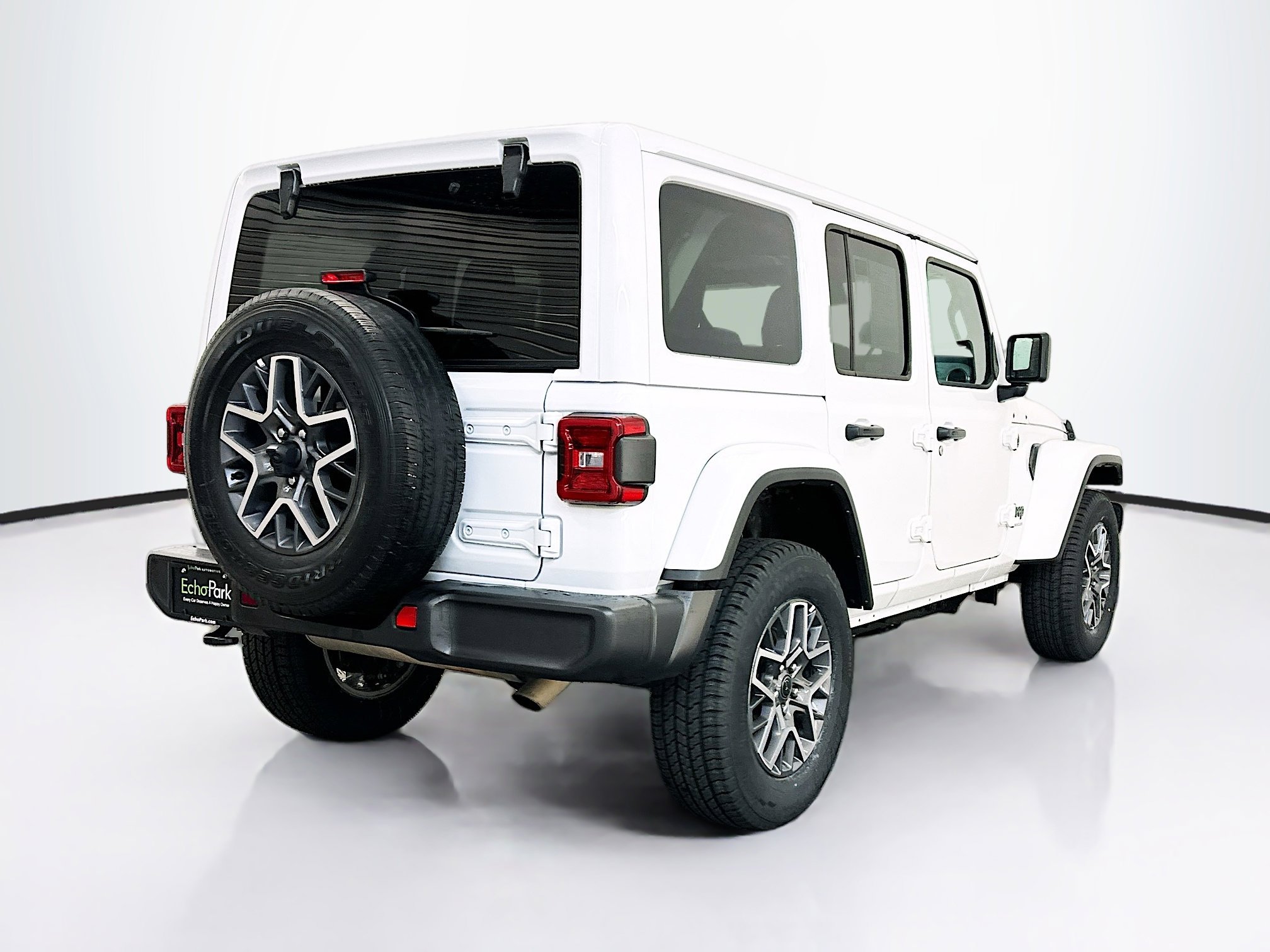 Used 2025 Jeep Wrangler Sahara image 9