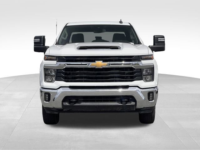 Used 2025 Chevrolet Silverado 2500 LT w/ Convenience Package AWD/4WD image 8