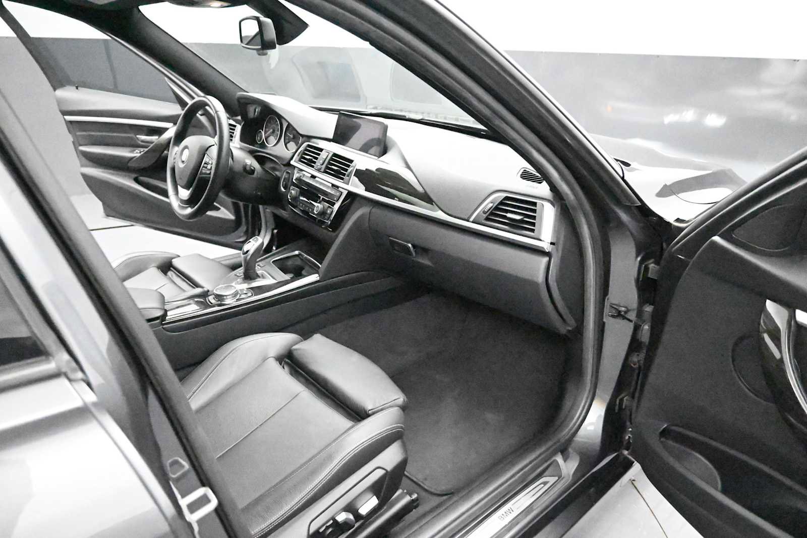 Used 2016 BMW 328i Sedan RWD image 28