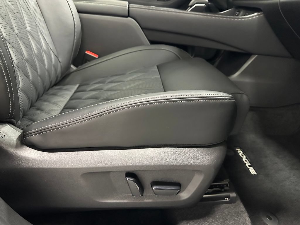 Used 2026 Nissan Rogue Platinum w/ Platinum Premium Package AWD/4WD image 60