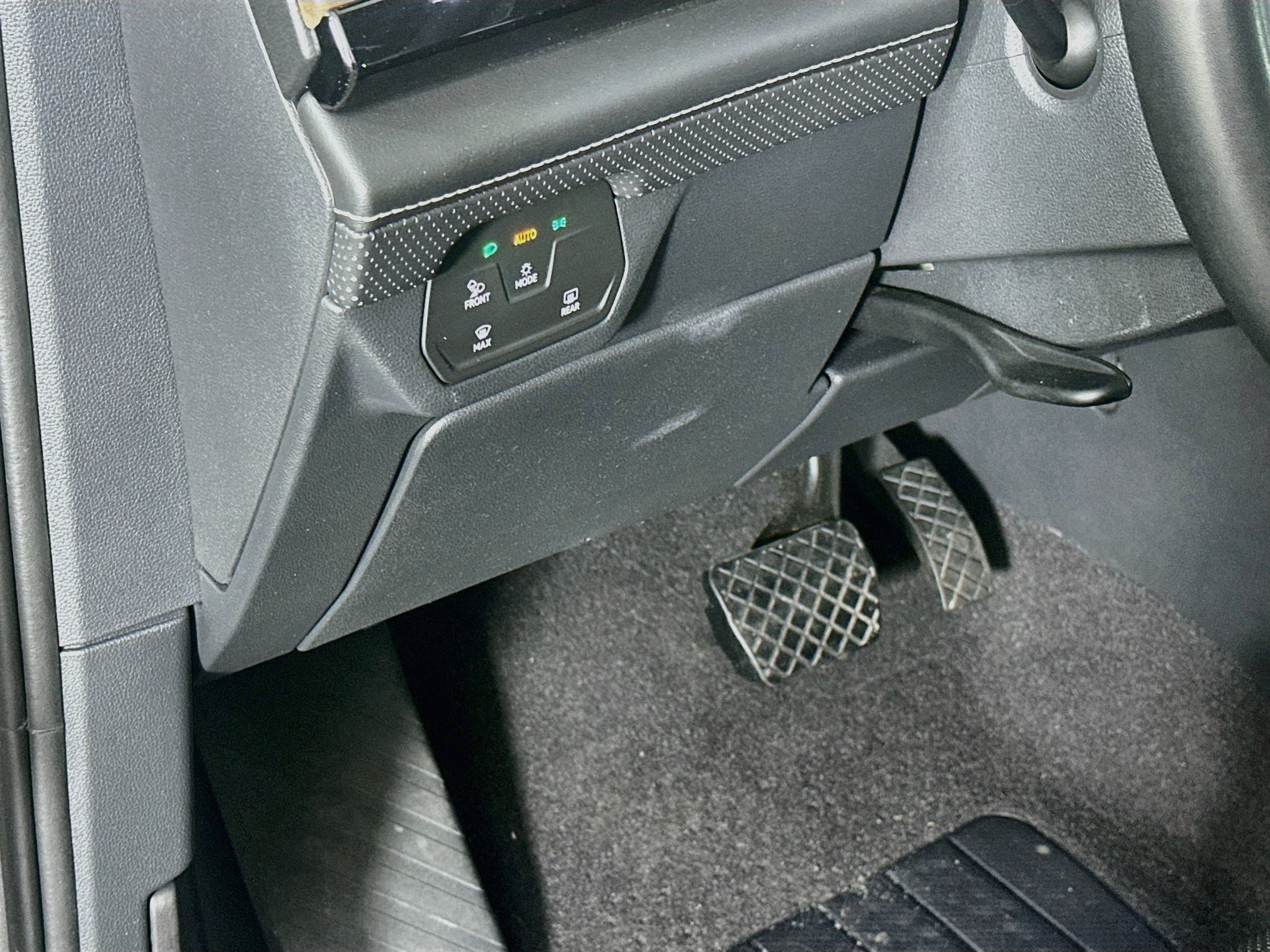 Used 2024 Volkswagen Atlas SE FWD image 17