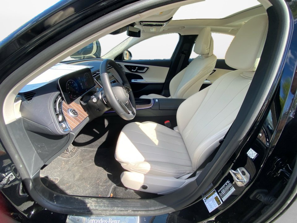 Used 2025 Mercedes-Benz E 350 4MATIC Sedan image 9