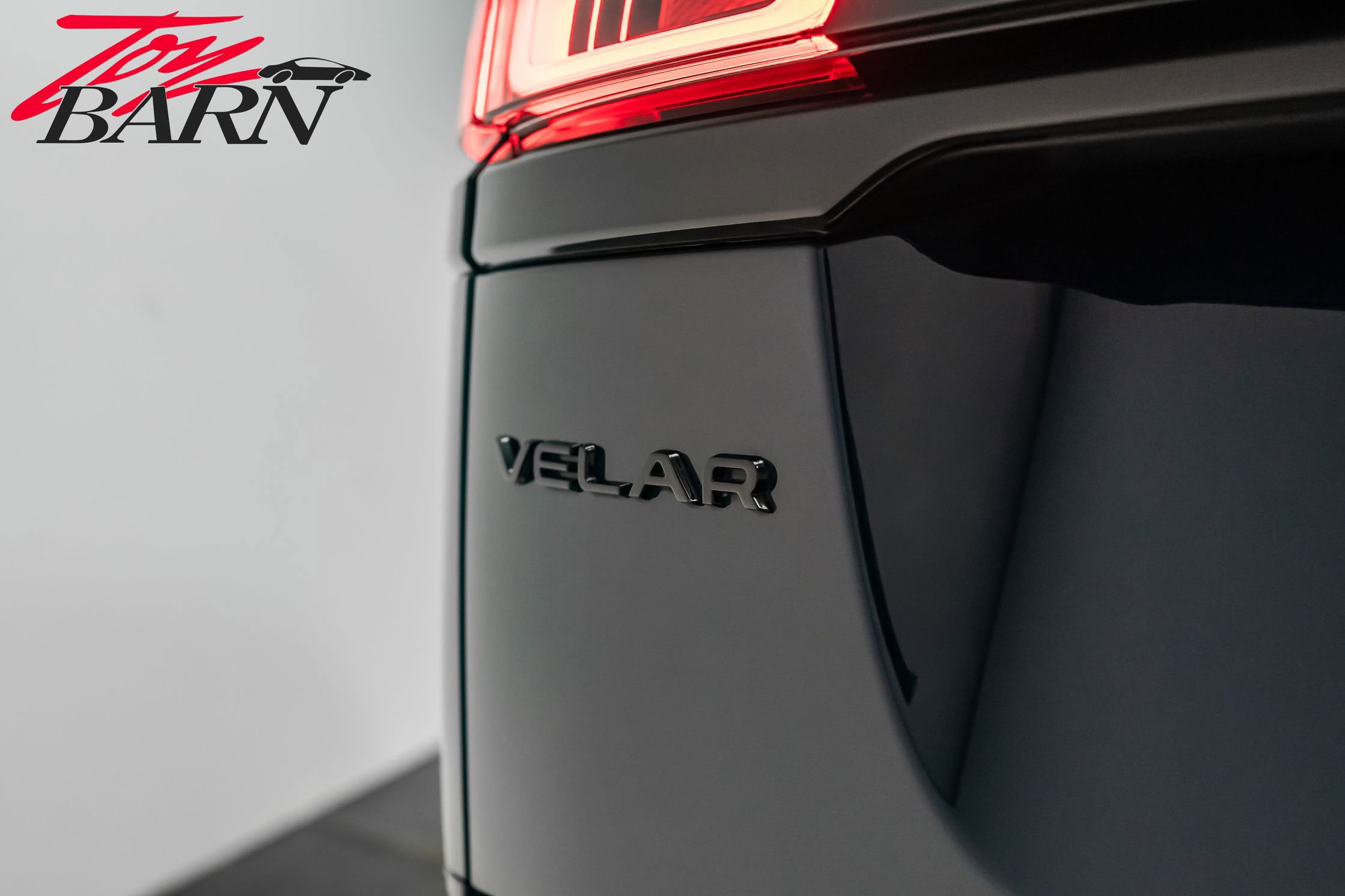 Used 2023 Land Rover Range Rover Velar R-Dynamic S image 15