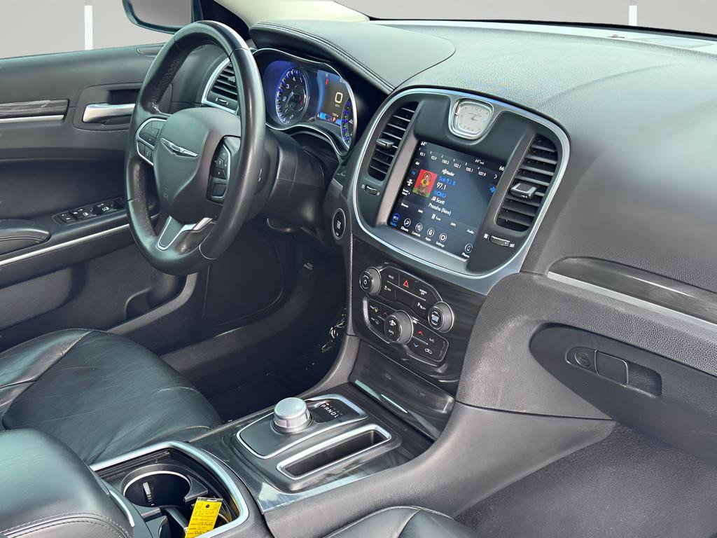 Used 2021 Chrysler 300 Touring L image 10