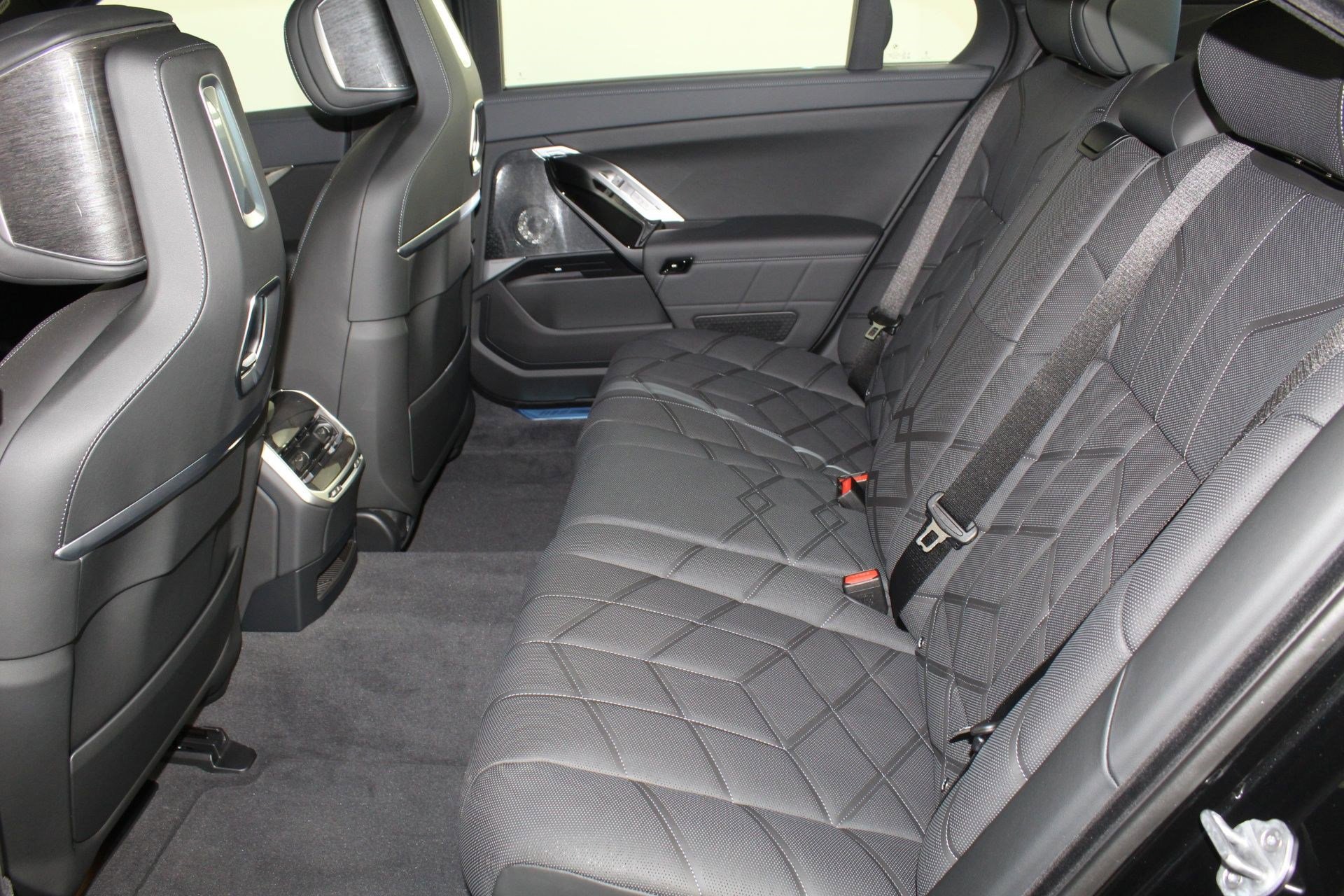 New 2026 BMW 760i xDrive w/ Executive Package image 12