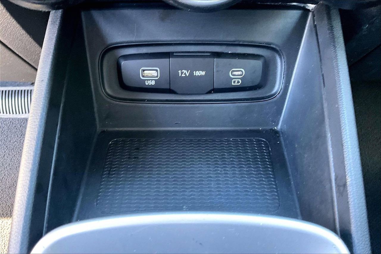 Used 2023 Hyundai Venue SEL w/ Cargo Package image 16