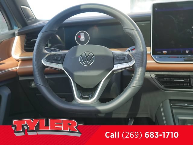 Used 2025 Volkswagen Tiguan SEL R-Line AWD/4WD image 43