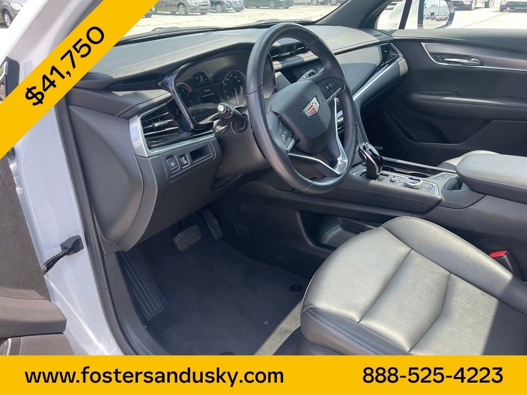 Certified 2025 Cadillac XT6 Luxury FWD image 14
