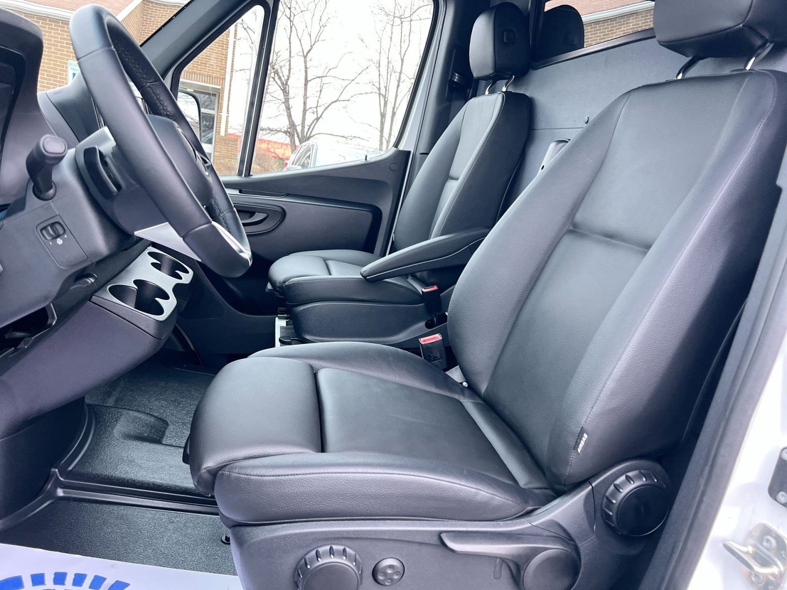 Used 2024 Mercedes-Benz eSprinter 170 Cargo image 12