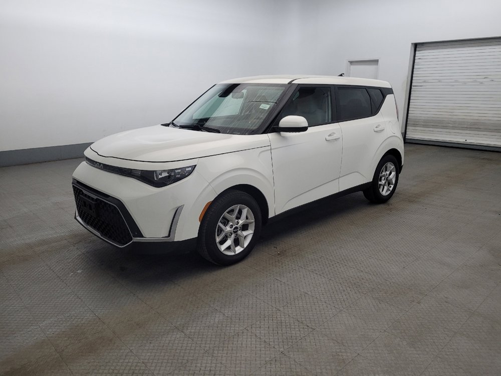 Used 2025 Kia Soul LX w/ LX Technology Package FWD image 2