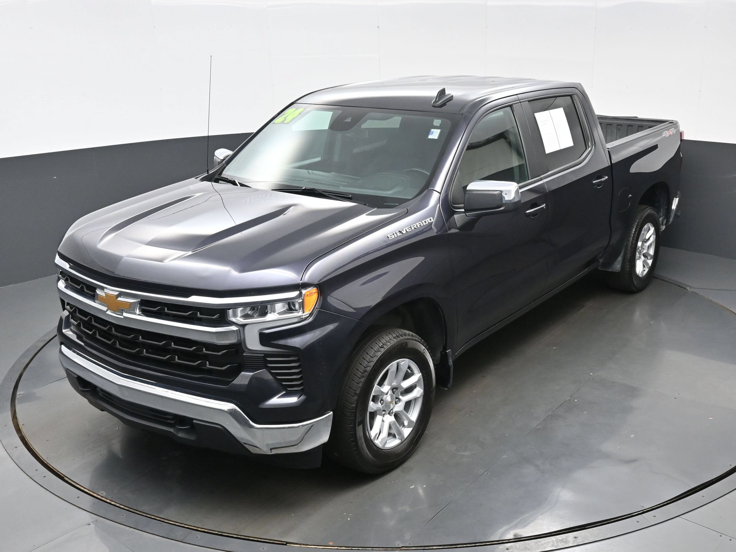 Used 2024 Chevrolet Silverado 1500 LT AWD/4WD image 33