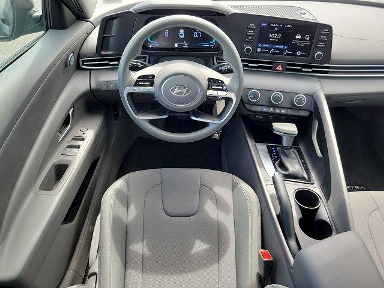 Used 2026 Hyundai Elantra SE FWD image 16