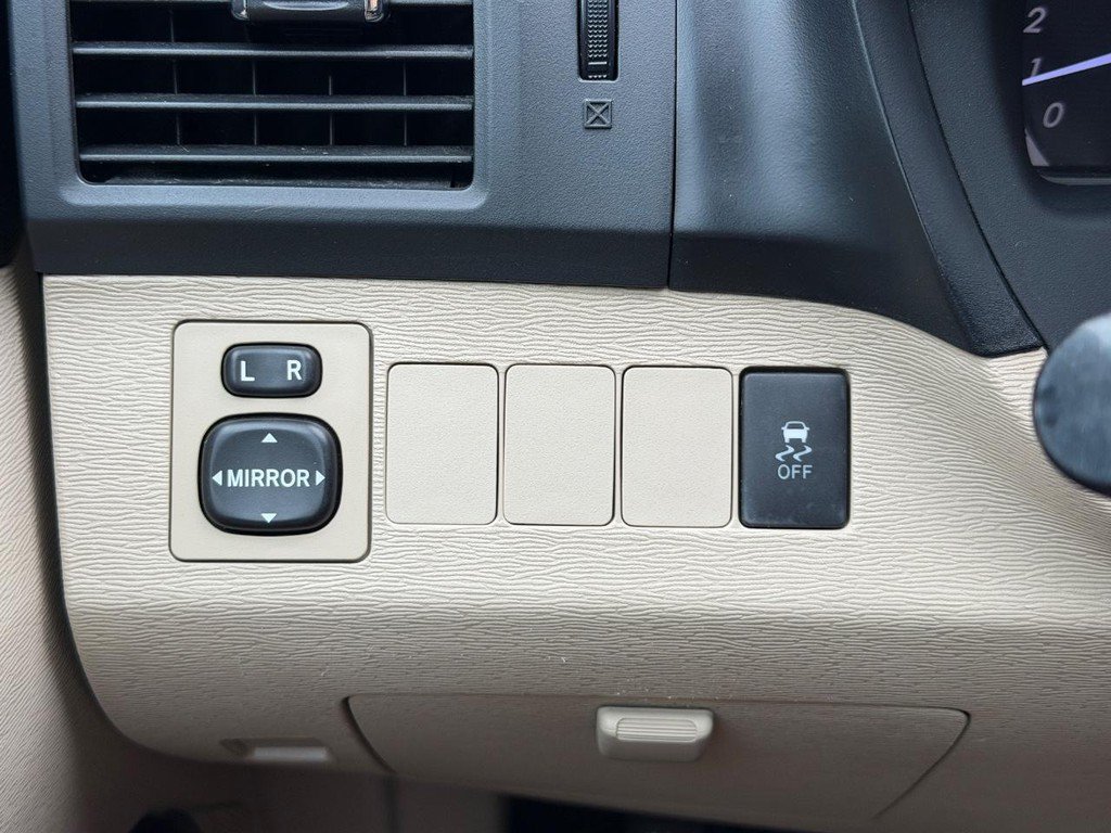 Used 2012 Toyota Venza LE FWD image 16