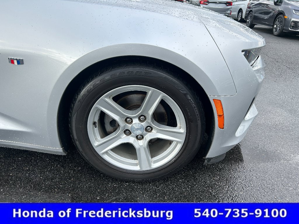 Used 2017 Chevrolet Camaro LT RWD image 10