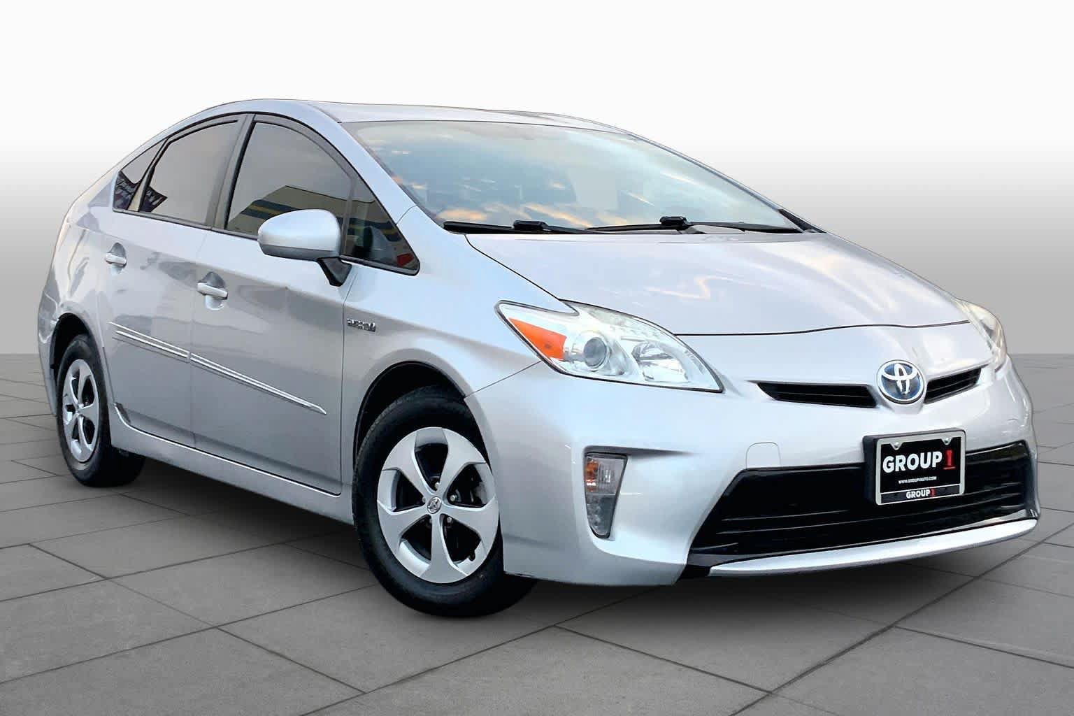Used 2015 Toyota Prius Four FWD image 2