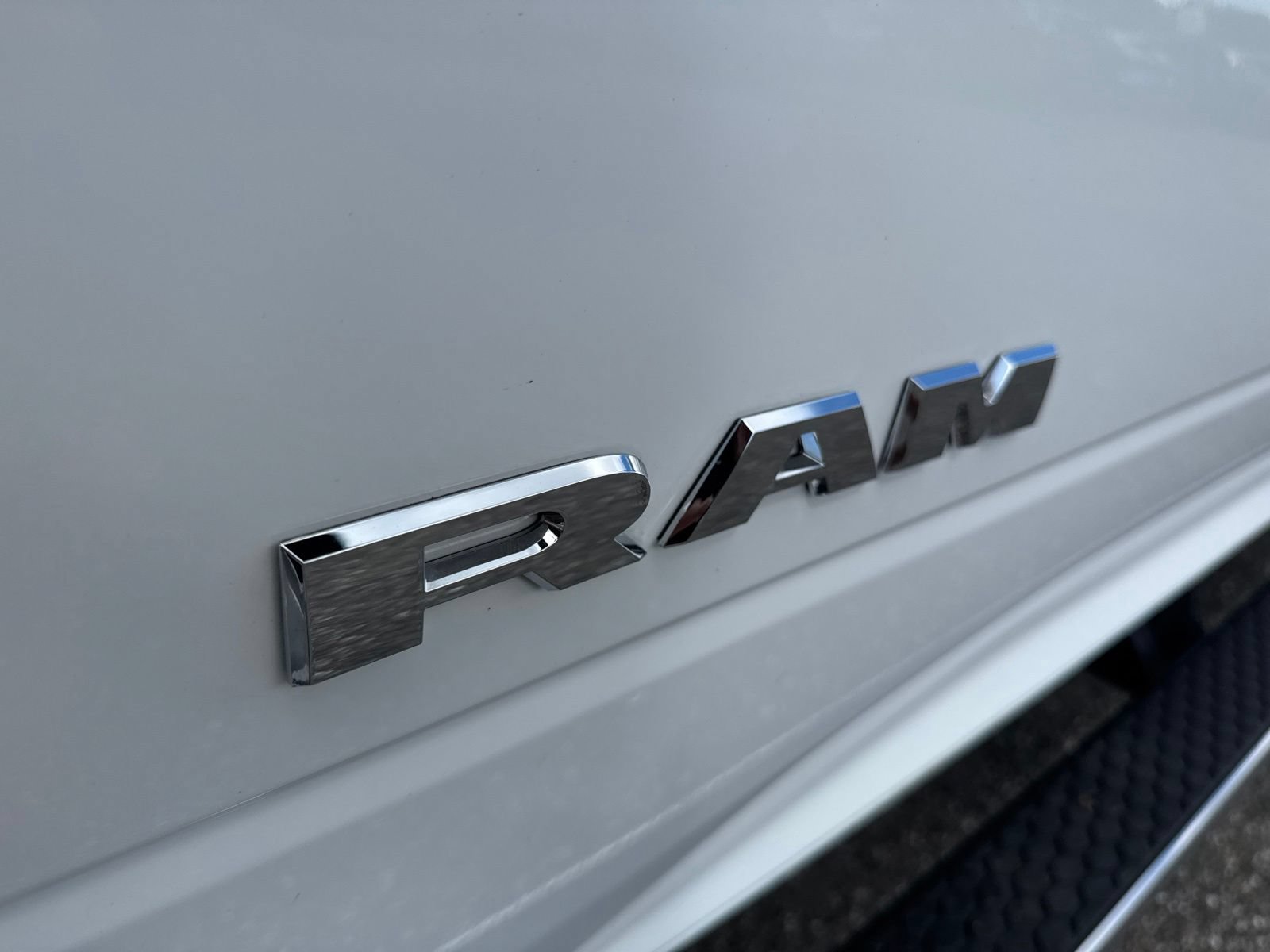 Used 2026 RAM 3500 Laramie AWD/4WD image 17
