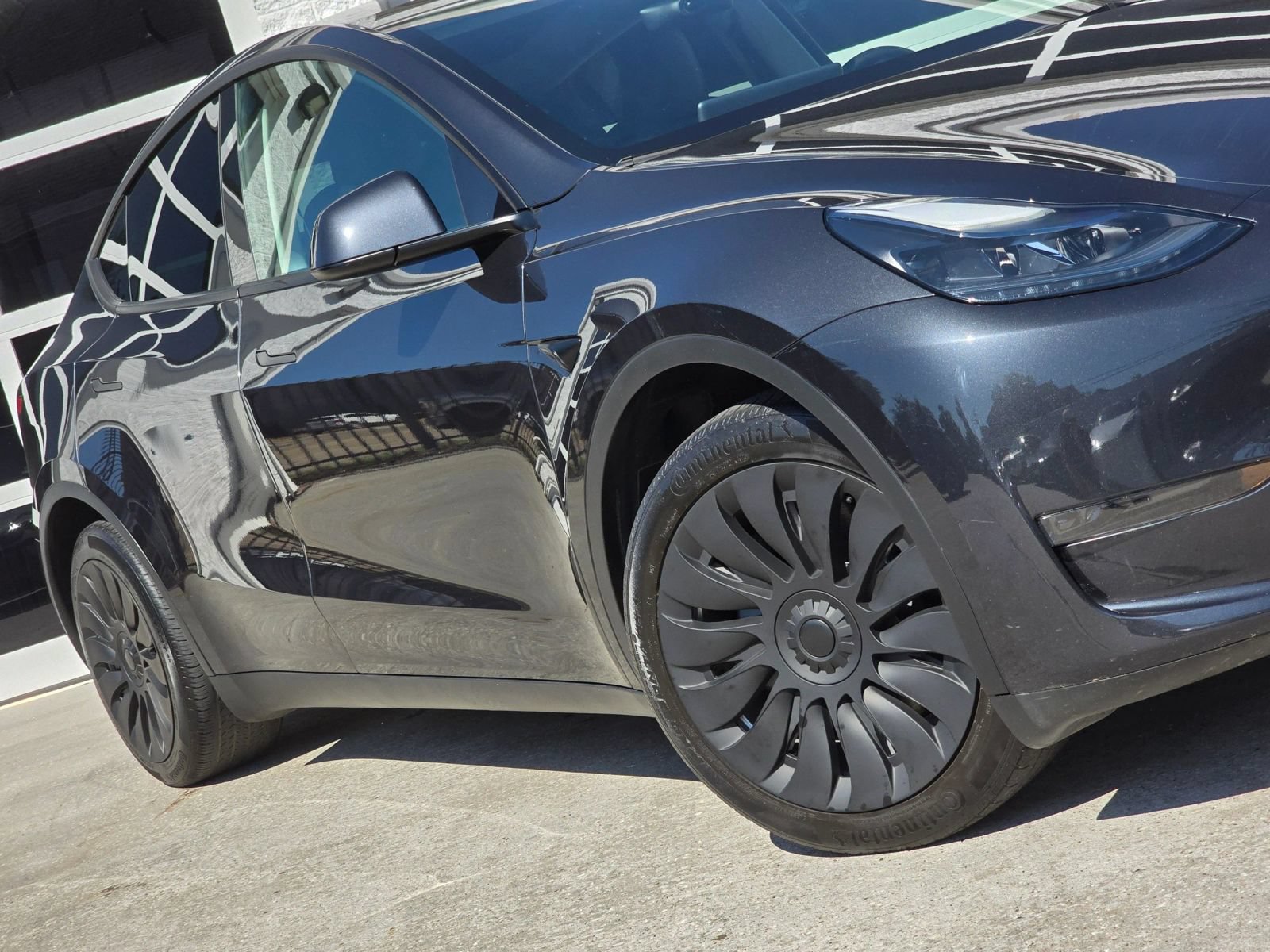 Used 2024 Tesla Model Y 2WD image 12