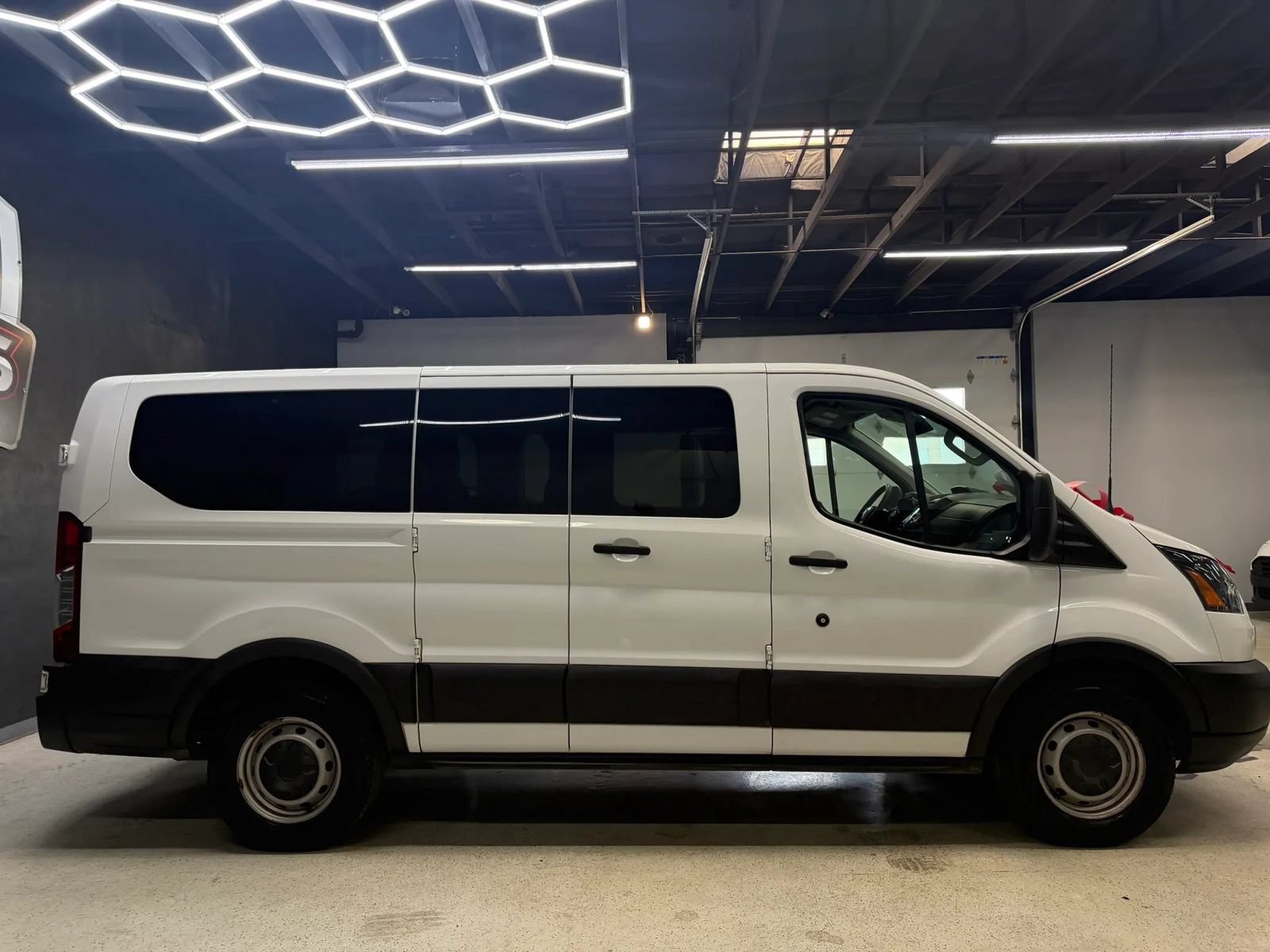 Used 2018 Ford Transit 150 XL RWD image 10