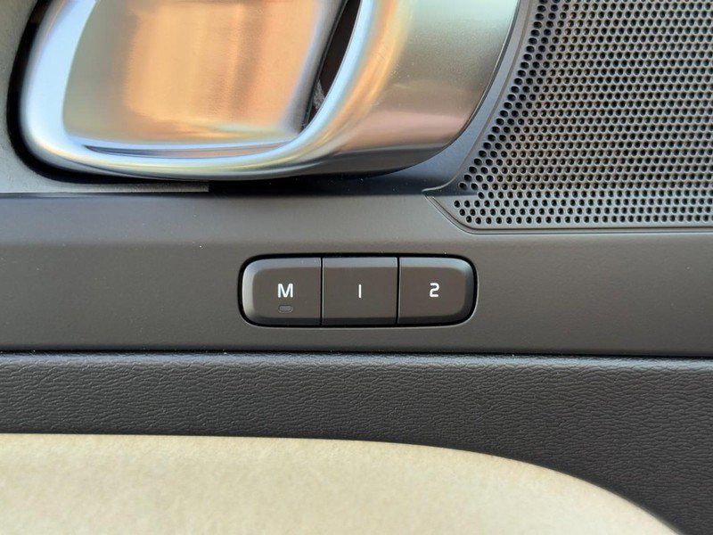 New 2026 Volvo XC40 B4 Plus w/ Climate Package image 10