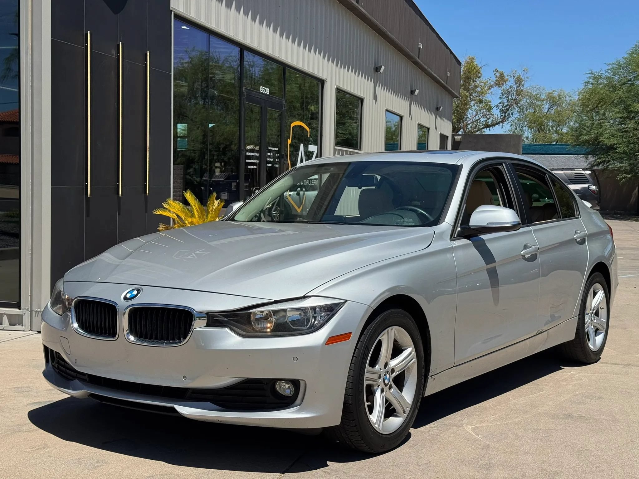 Used 2014 BMW 320i xDrive Sedan AWD/4WD image 2