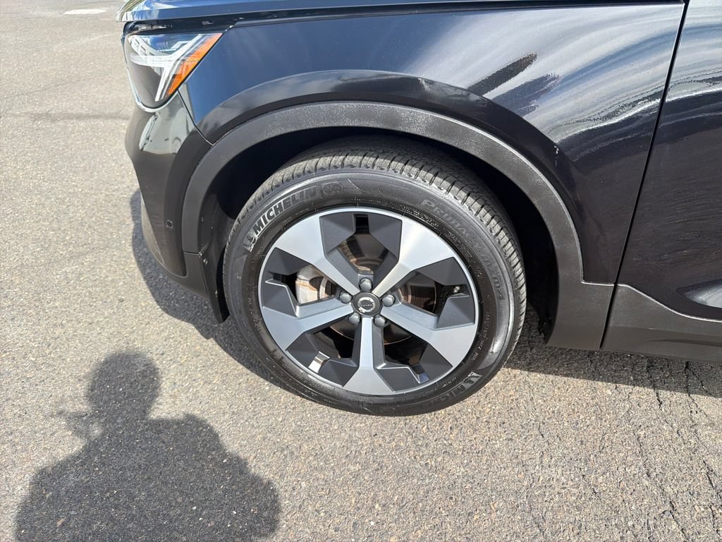 Used 2023 Volvo XC40 B5 Plus w/ Driver Assist Package AWD/4WD image 30