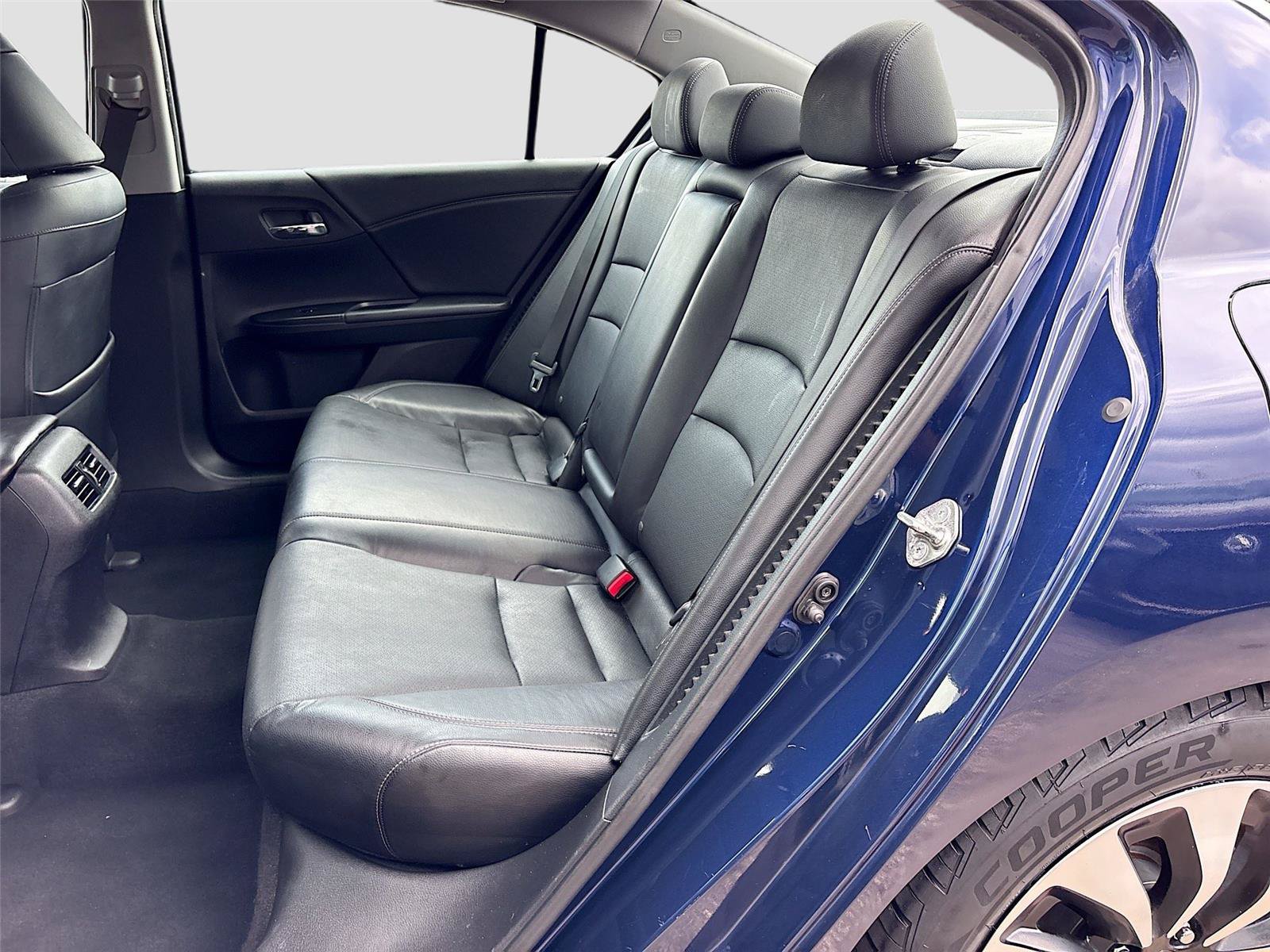 Used 2015 Honda Accord Touring image 25