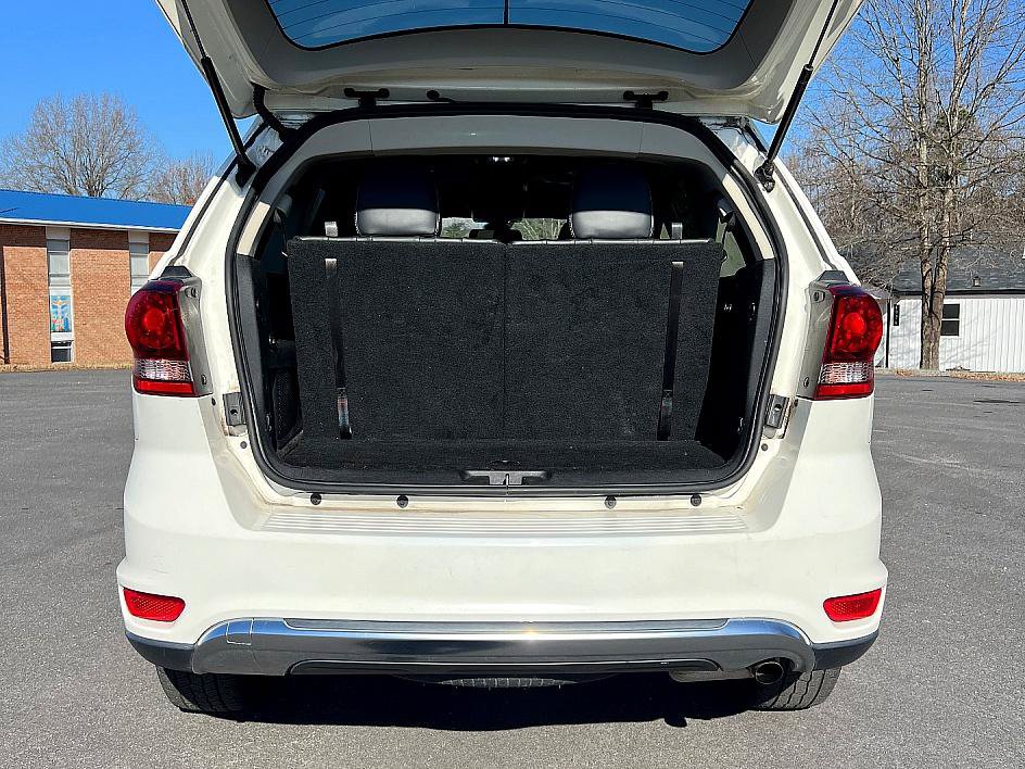Used 2019 Dodge Journey Crossroad FWD image 9