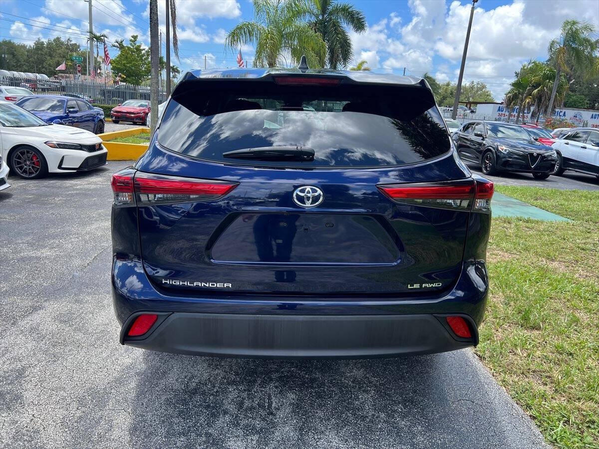 Used 2022 Toyota Highlander LE AWD/4WD image 6