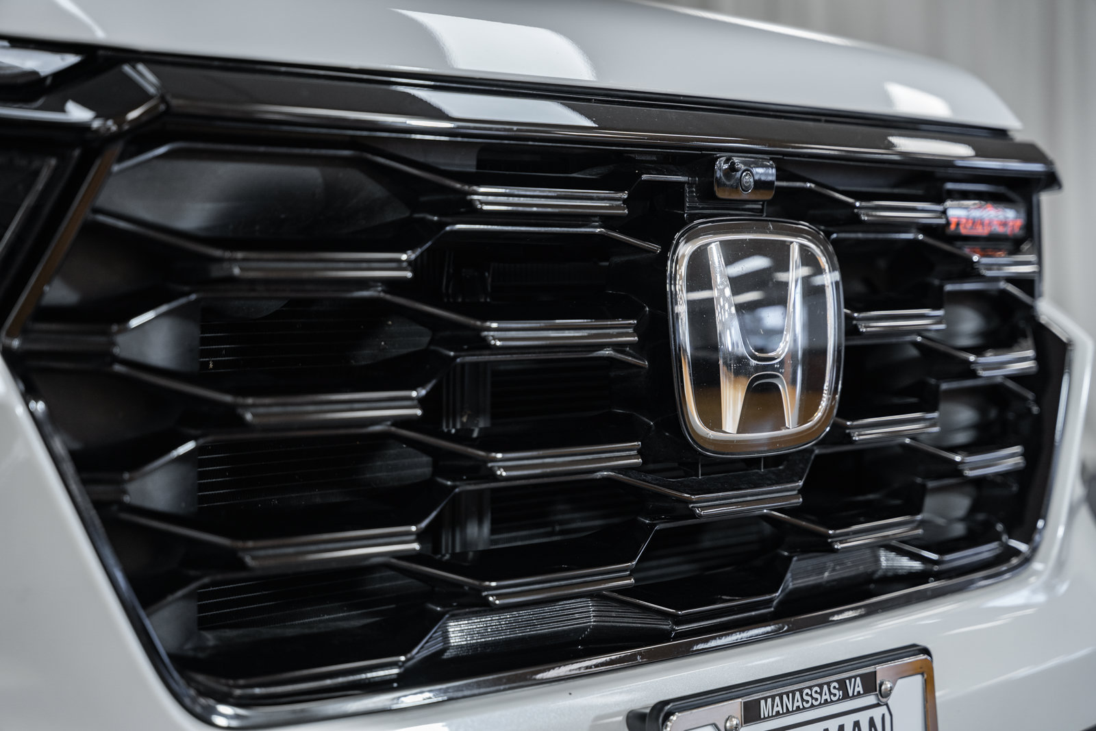 Used 2025 Honda Pilot TrailSport image 17