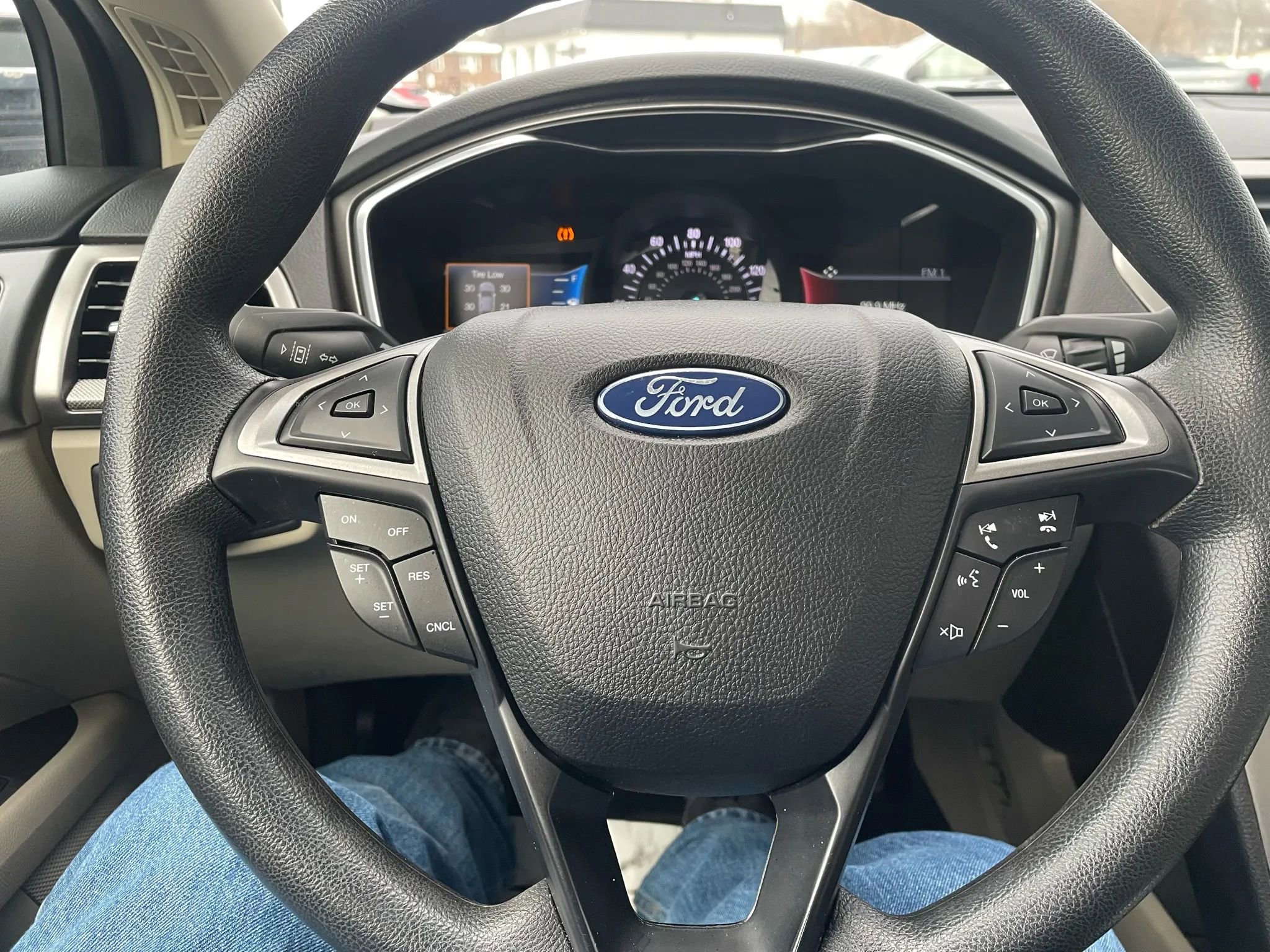 Used 2020 Ford Fusion SE w/ Fleet SE Value Package FWD image 6
