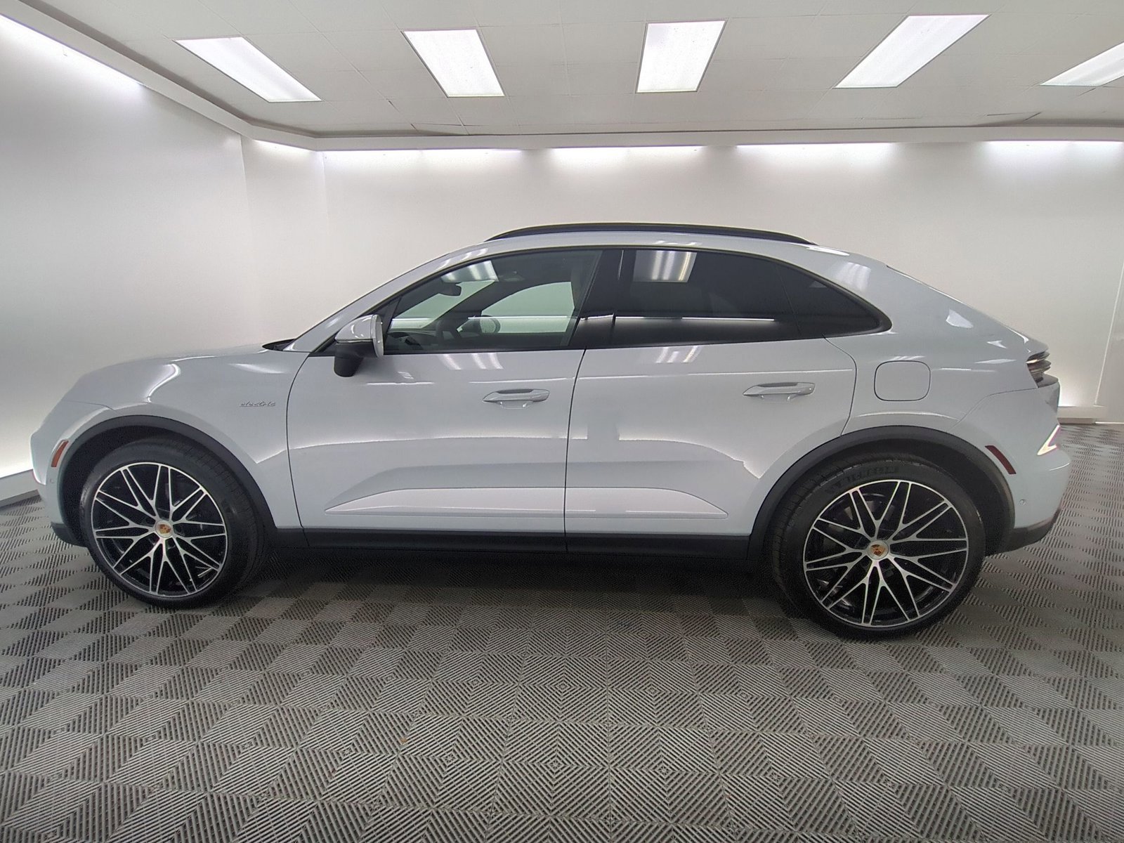 New 2026 Porsche Macan Electric RWD image 2