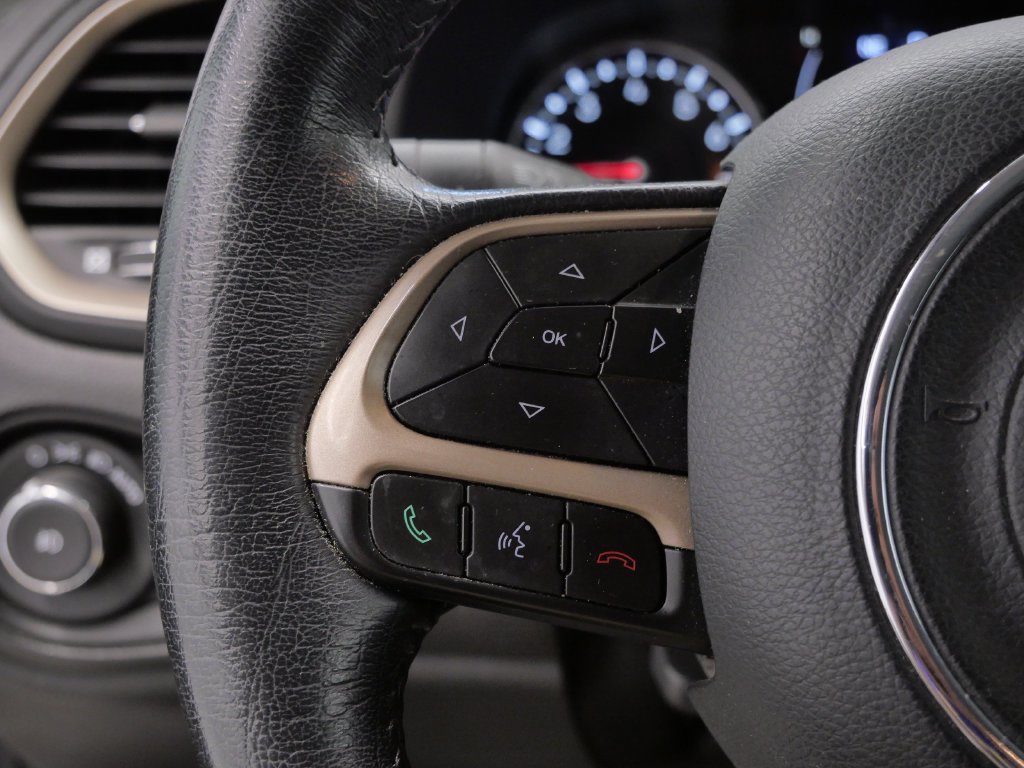Used 2015 Jeep Renegade Latitude FWD image 18