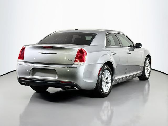 Used 2017 Chrysler 300 Touring w/ Value Package RWD image 8