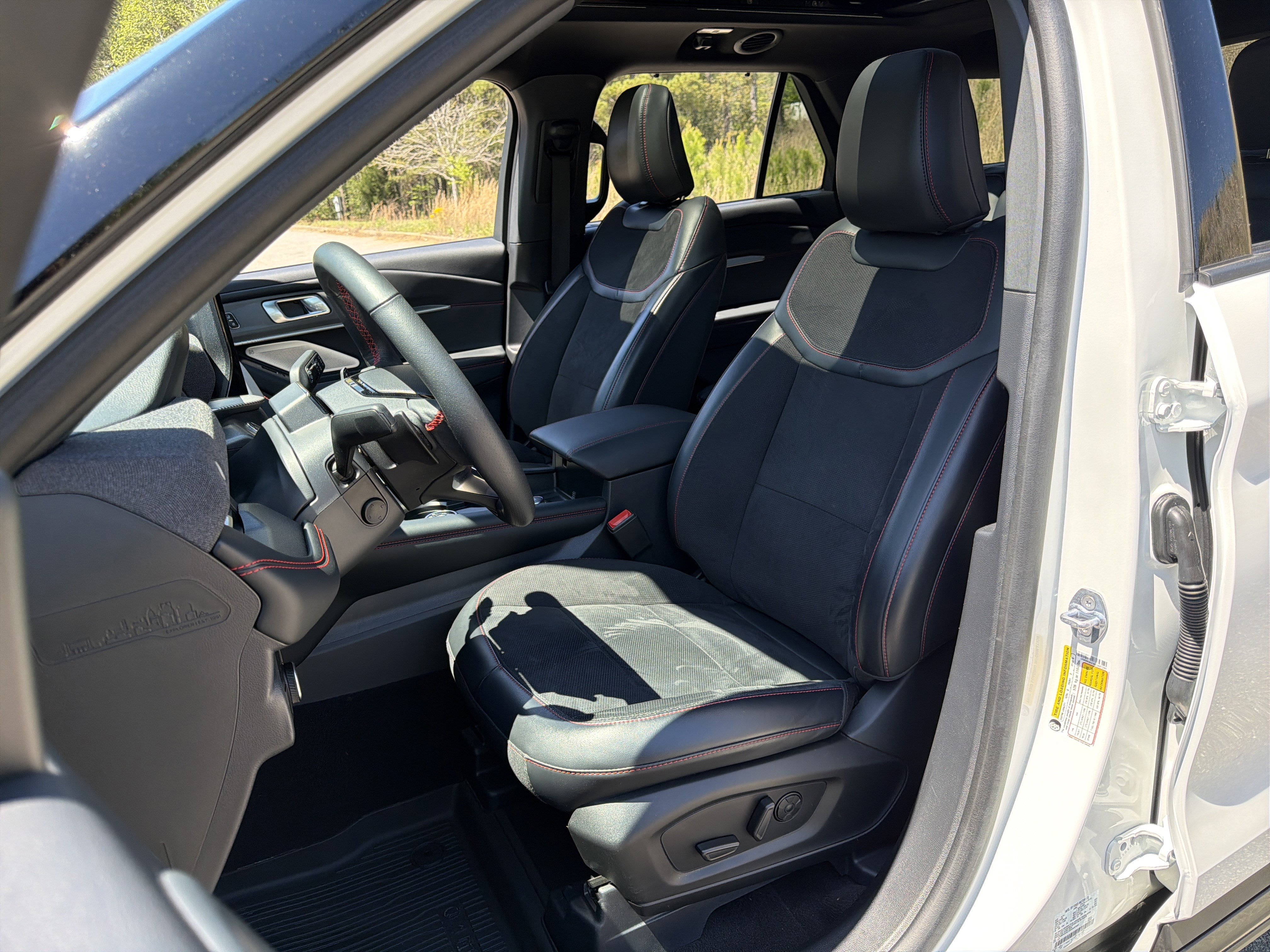 Used 2025 Ford Explorer ST AWD/4WD image 9