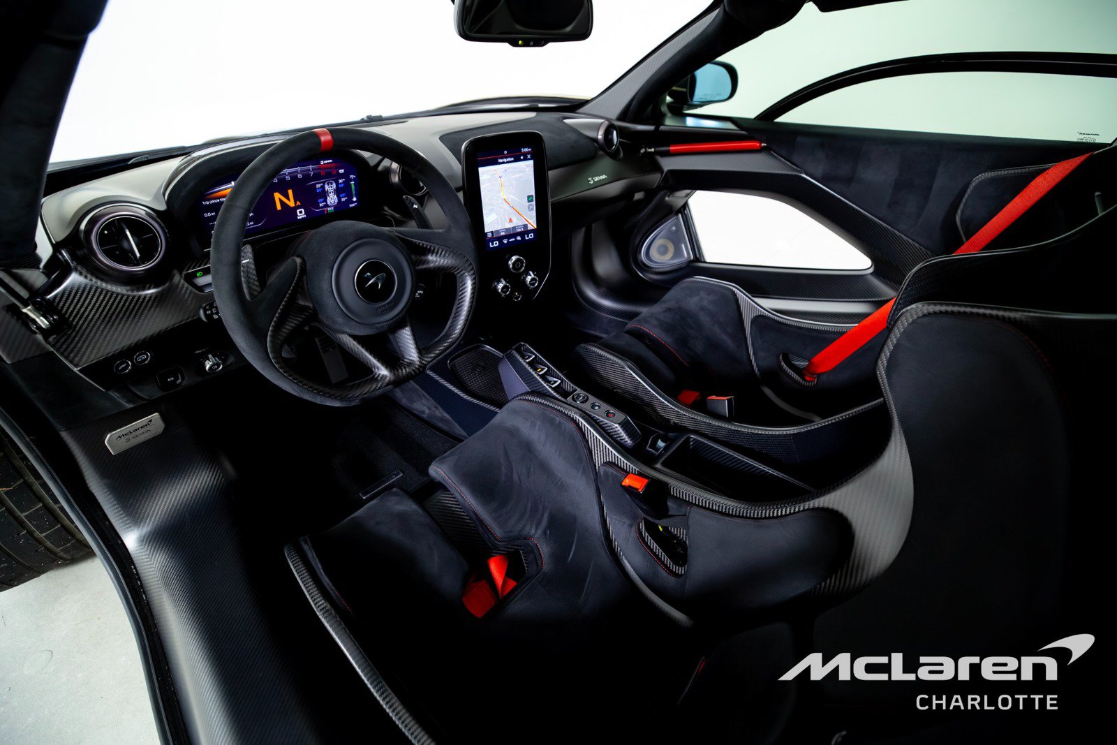 Used 2019 McLaren Senna RWD image 13