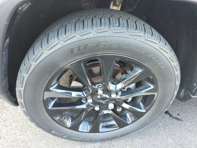 Used 2018 Jeep Grand Cherokee Altitude AWD/4WD image 12