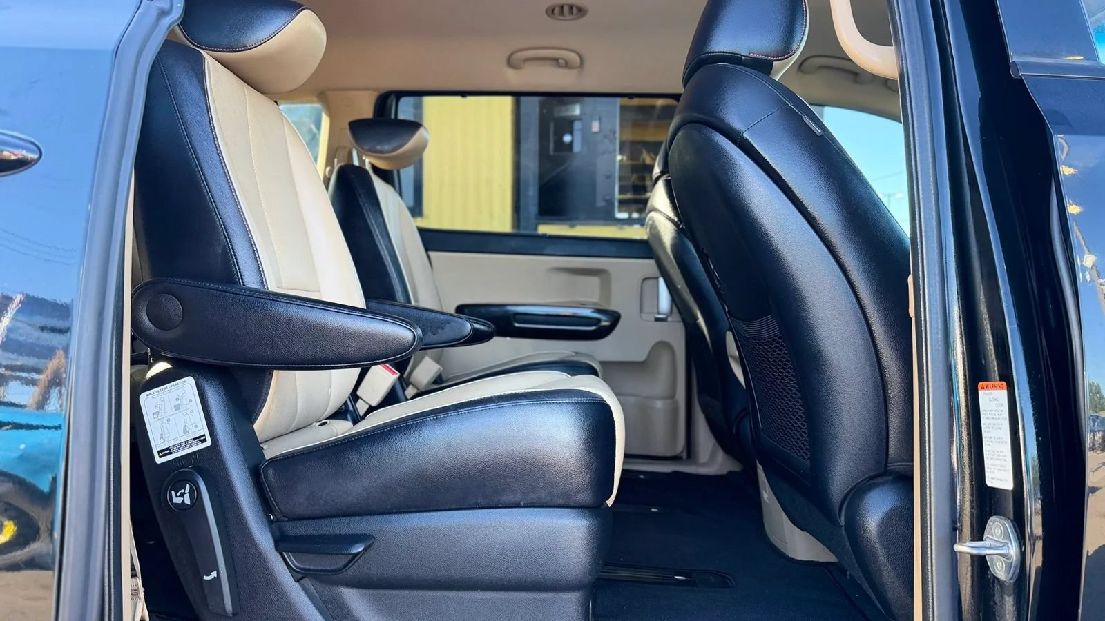 Used 2015 Kia Sedona SX FWD image 13