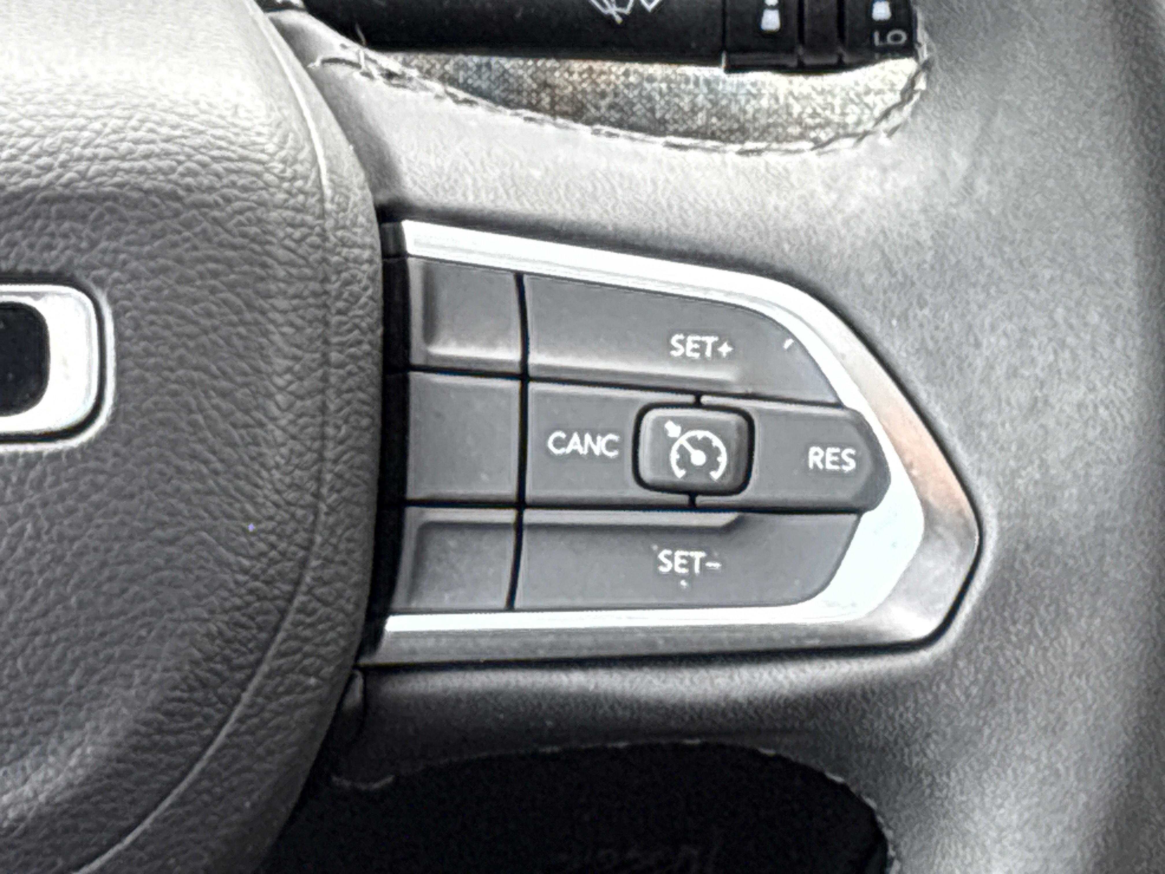 Used 2024 Jeep Compass Latitude AWD/4WD image 23