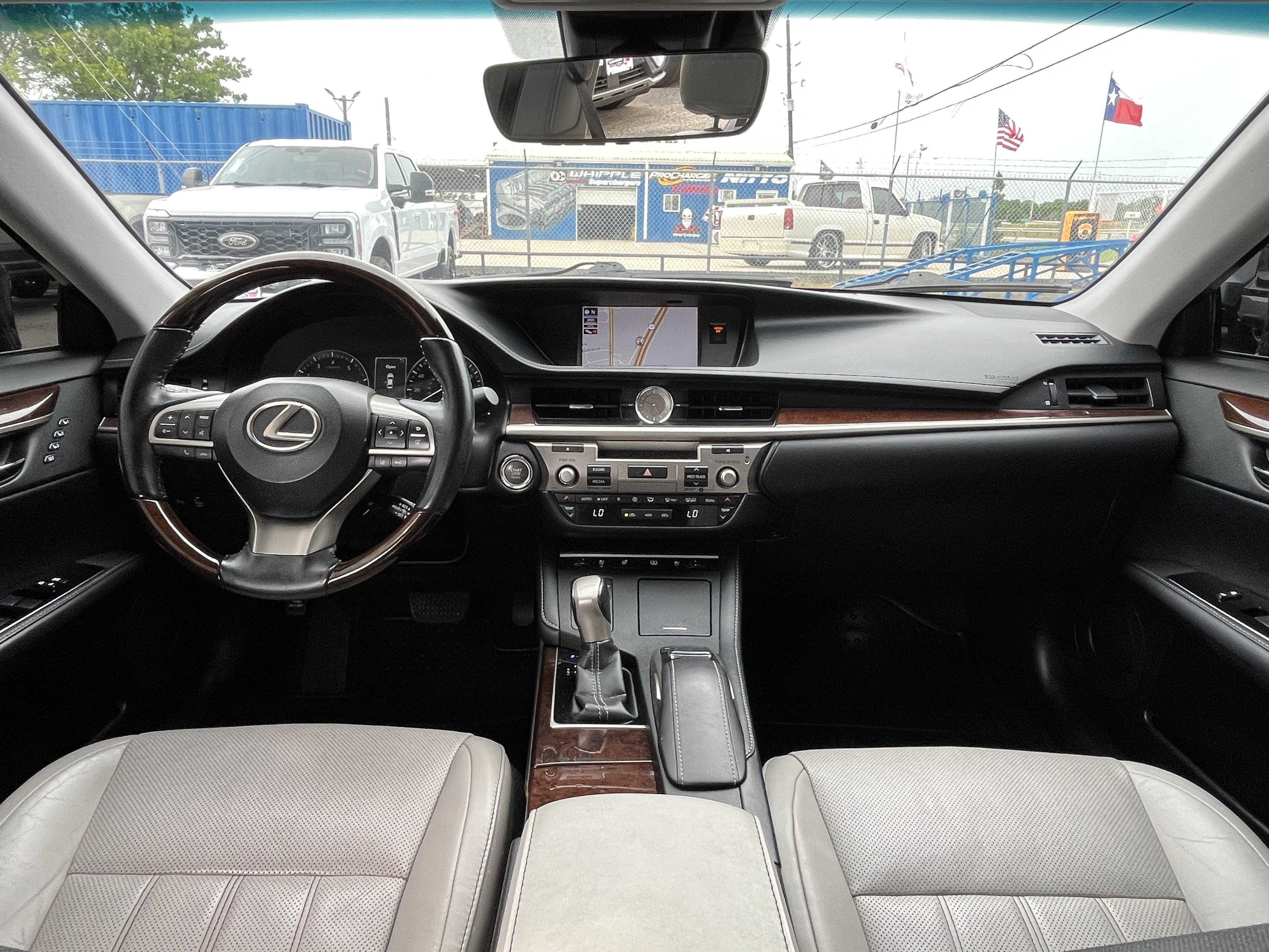 Used 2018 Lexus ES 350 w/ Luxury Package w/Wood Trim FWD image 32