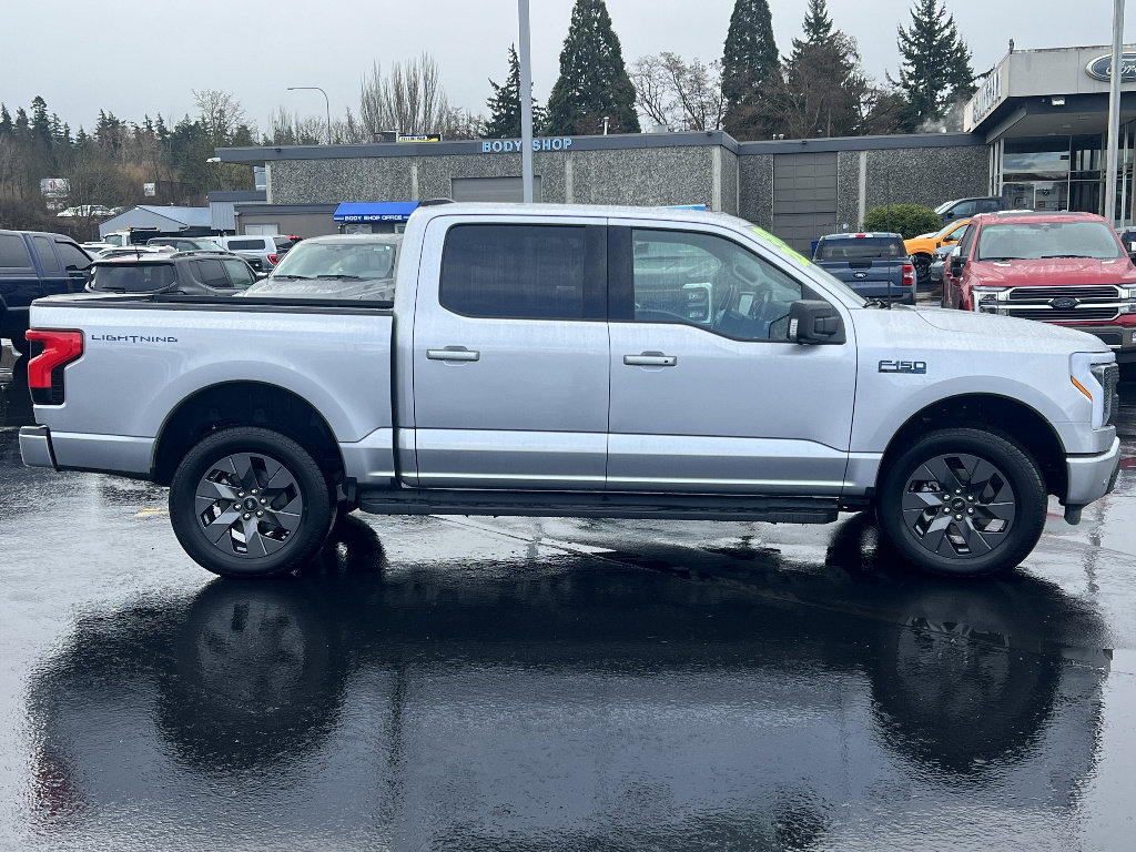 Used 2025 Ford F150 Lightning Flash image 5