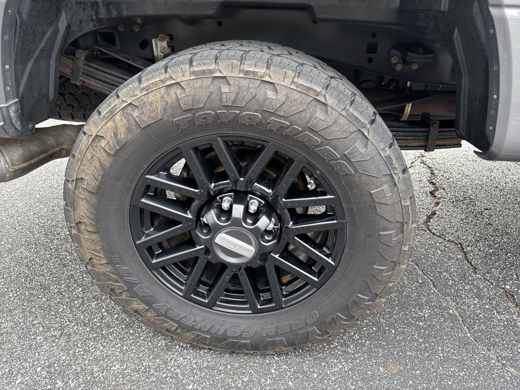 Used 2022 Ford F350 Lariat w/ Black Appearance Package AWD/4WD image 17