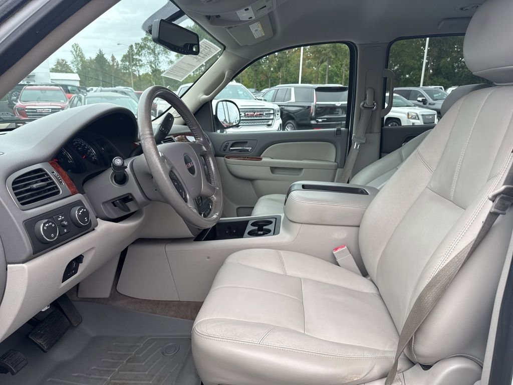 Used 2014 GMC Yukon XL SLT w/ SLT-2 Equipment Package image 9